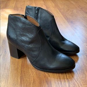 Frye Nora Zip Short Booties Size 10